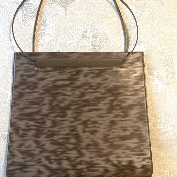 Toque, Authentic Louis Vuitton EPI St Tropez Pristine EUC - Picture 1 of 4